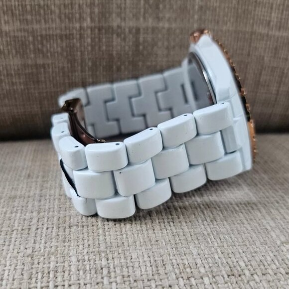 Minnie Mouse Disney Wristwatch White Band Crystals Accent Bezel Analog Watch - Picture 8 of 11